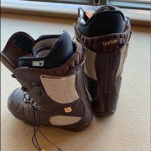 Burton Women’s Snowboard Boots 7.5